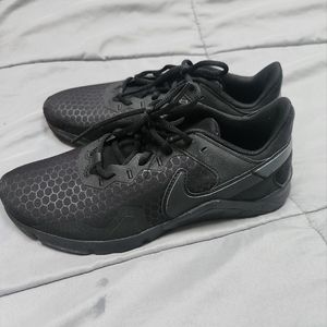 Nike women's 8.5.  "w Nike legend essential 2" nwt